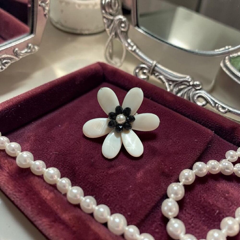 White Flower Stretch Ring, Floral Statement Ring, Daisy Cottagecore Jewelry